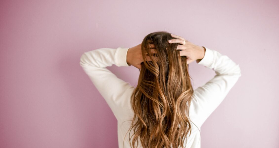 6 haarstijlen voor als je haar even niet wil meewerken